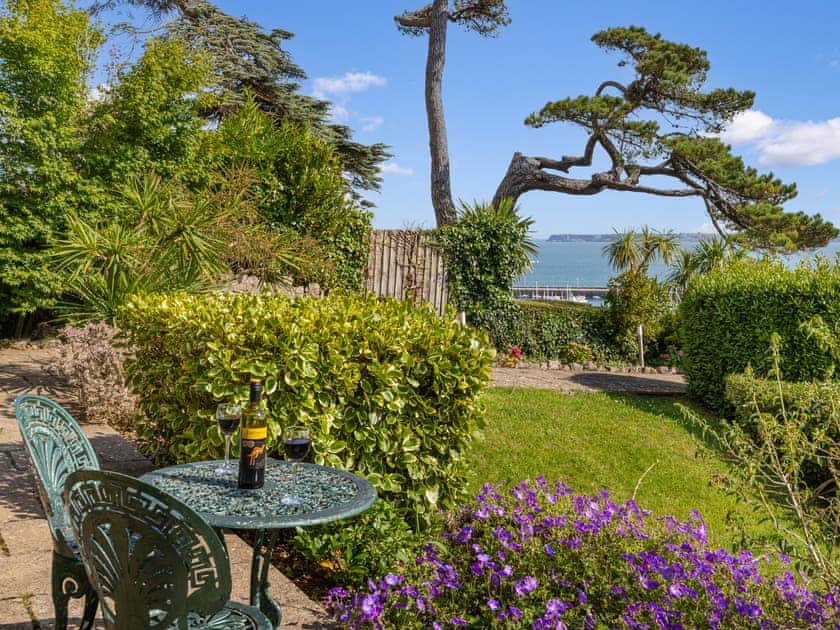 Sitting-out-area | Tides Reach, Torquay Seafront