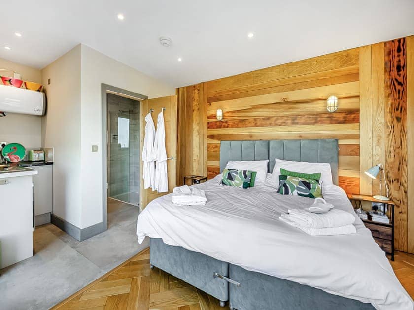 Double bedroom | Island Yard, Moreleigh