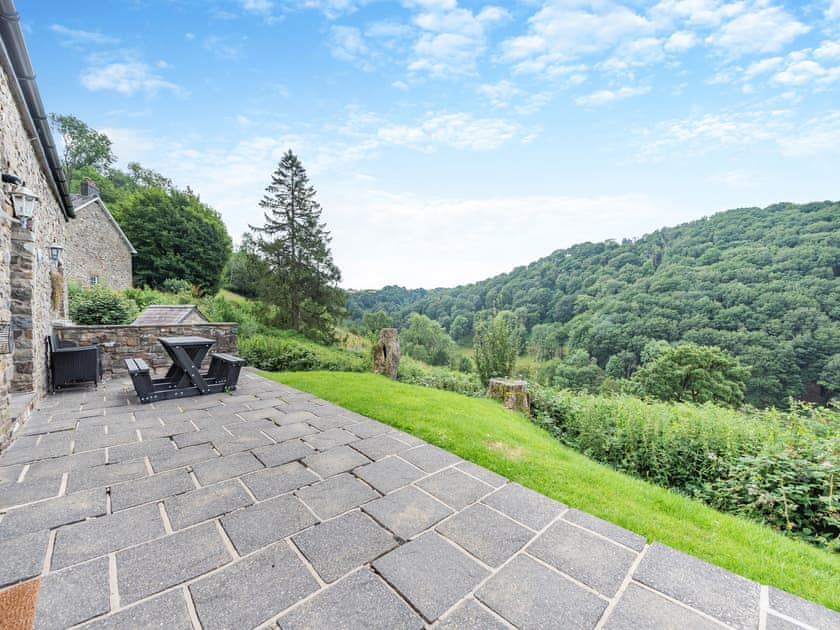 Sitting-out-area | Rhyblid Fach, Myddfai, Llandovery