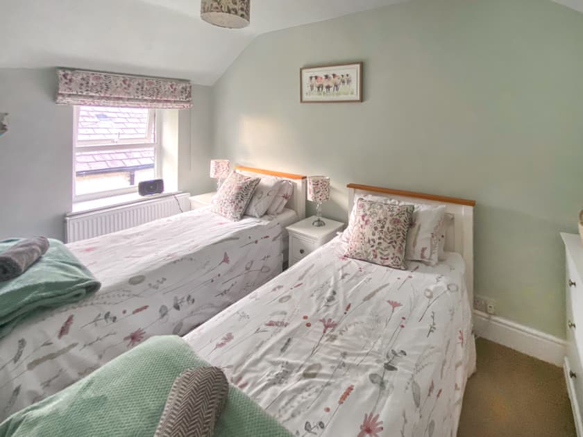 Twin bedroom | 1 Bronrallt, Penmaenmawr, near Conwy