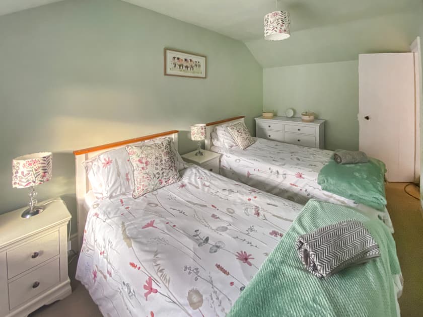 Twin bedroom | 1 Bronrallt, Penmaenmawr, near Conwy