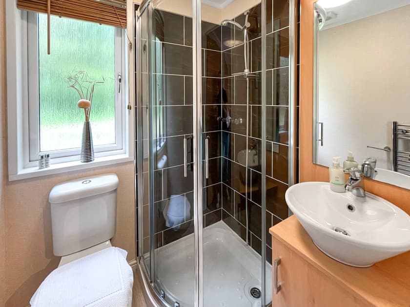 Bathroom | Lodge Two - Bonnie Escapes, Dalbeattie