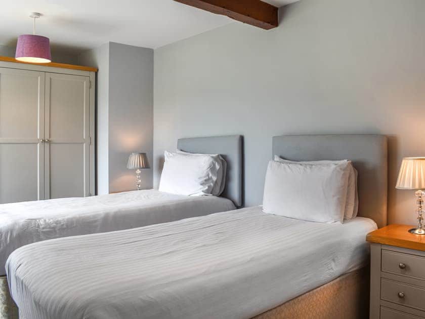 Twin bedroom | Pengarreg Fawr - Pengarreg Farm, Llanilar, near Aberystwyth