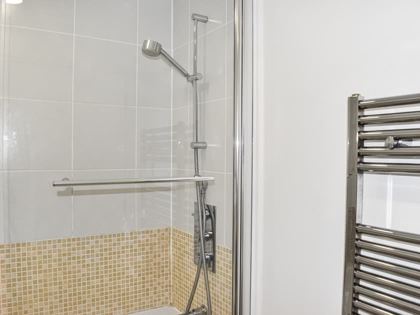 Bathroom | Cape 9, Norton