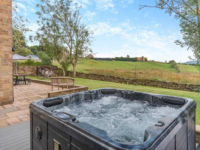 Hot tub | Heather View Lodge, Rosedale East, near Pickering