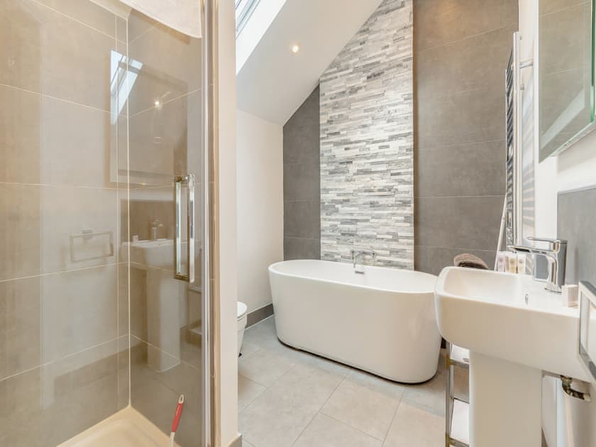 Bathroom | Heather View Lodge, Rosedale East, near Pickering