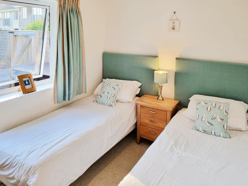 Twin bedroom | Cape 9, Norton
