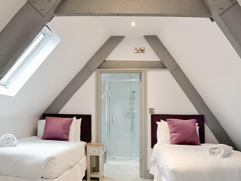 Twin bedroom | Grosvenor Holidays - No 2G - Grosvenor House, Aberystwyth