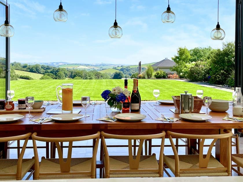 Dining Area | Island Yard, Moreleigh