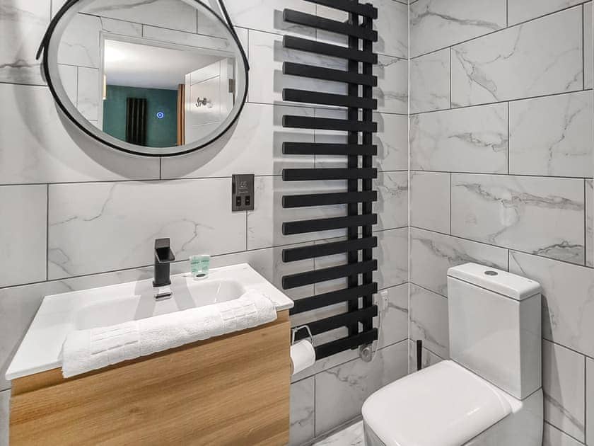 Bathroom | No 3 - Belgrave Holidays, Aberystwyth