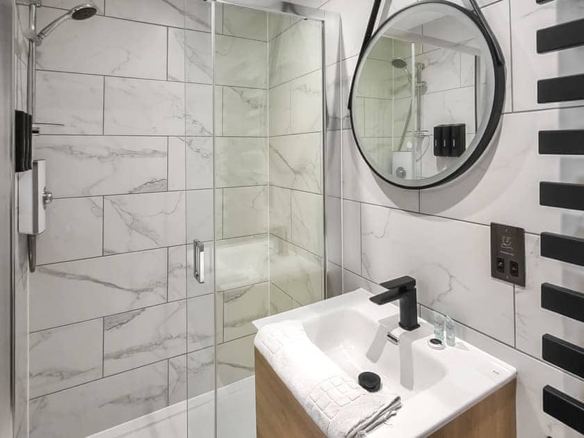 Bathroom | No 3 - Belgrave Holidays, Aberystwyth