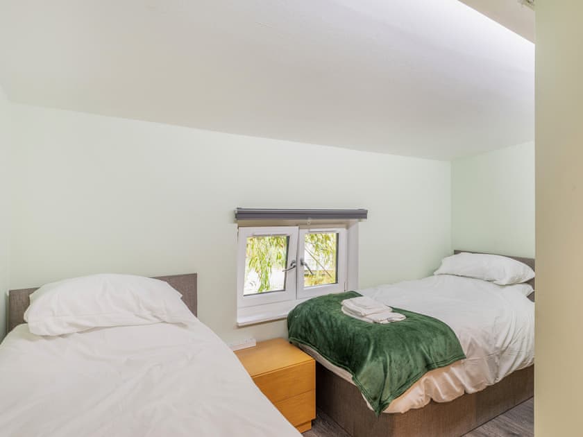 Twin bedroom | The Cat Cabin - Heart of Scotland Holidays, Polmont, near Falkirk