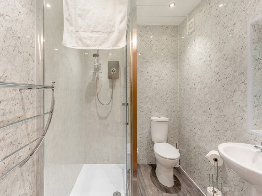 Bathroom | The Cat Cabin - Heart of Scotland Holidays, Polmont, near Falkirk