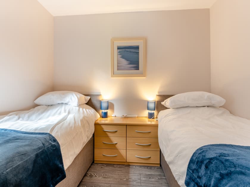 Twin bedroom | The Boathouse - Heart of Scotland Holidays, Polmont, near Falkirk