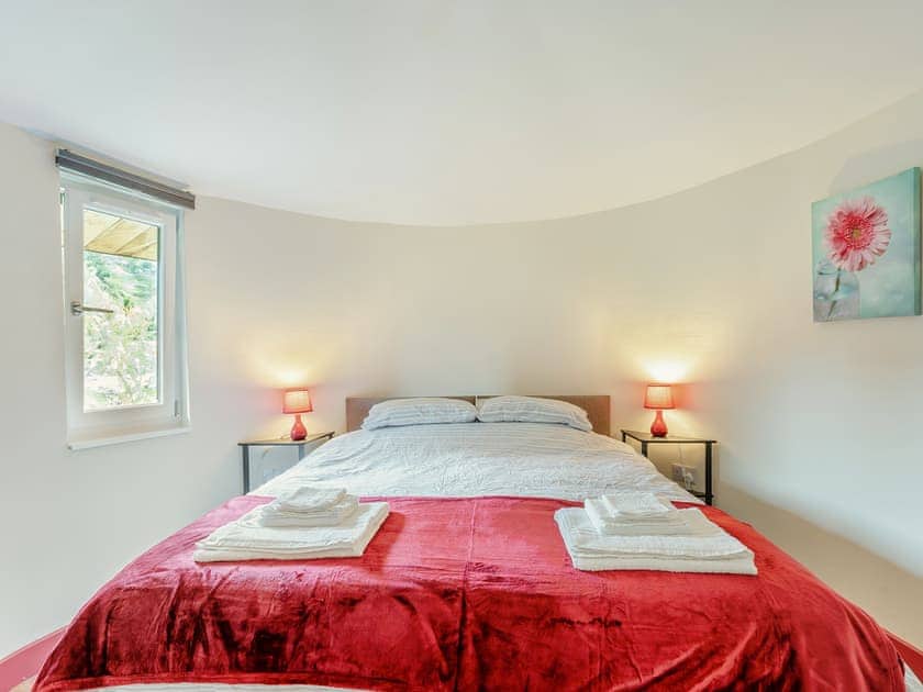 Double bedroom | The Treehouse - Heart of Scotland Holidays, Polmont, near Falkirk