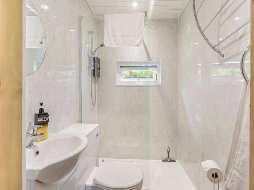 Bathroom | The Treehouse - Heart of Scotland Holidays, Polmont, near Falkirk