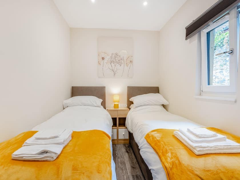 Twin bedroom | The Logstack - Heart of Scotland Holidays, Polmont, near Falkirk