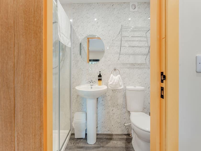 Bathroom | The Logstack - Heart of Scotland Holidays, Polmont, near Falkirk
