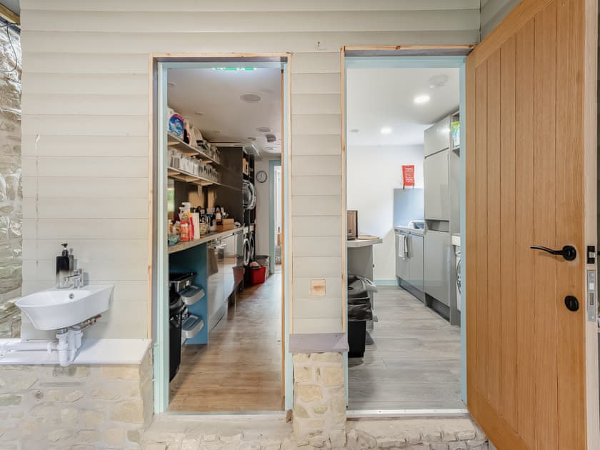 Shared guest kitchen area | The Logstack - Heart of Scotland Holidays, Polmont, near Falkirk