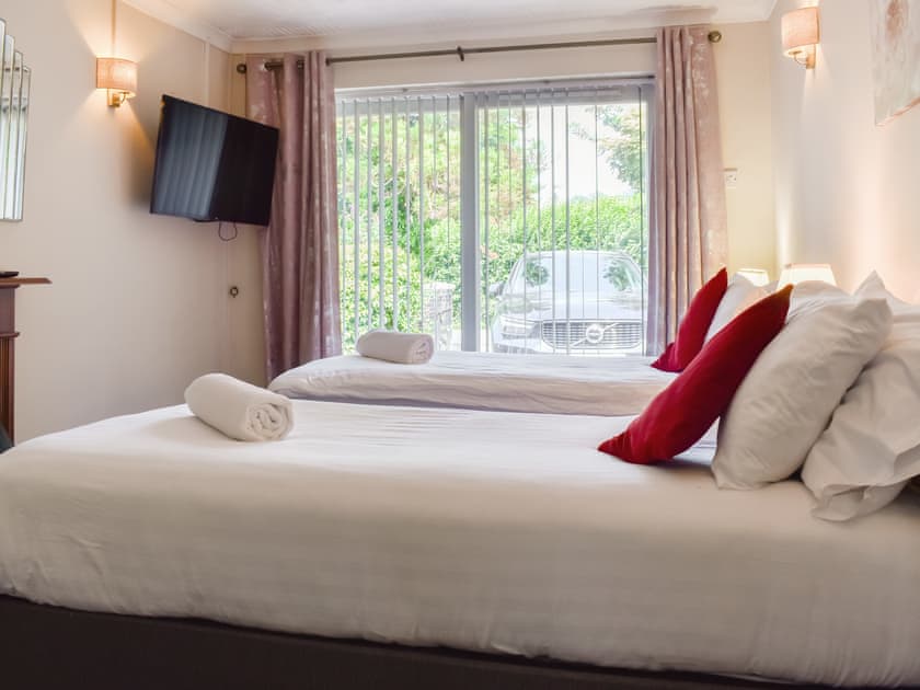 Twin bedroom | Tan Y Gaer, Aberystwyth
