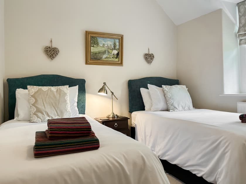 Twin bedroom | Oak Lea, Bakewell
