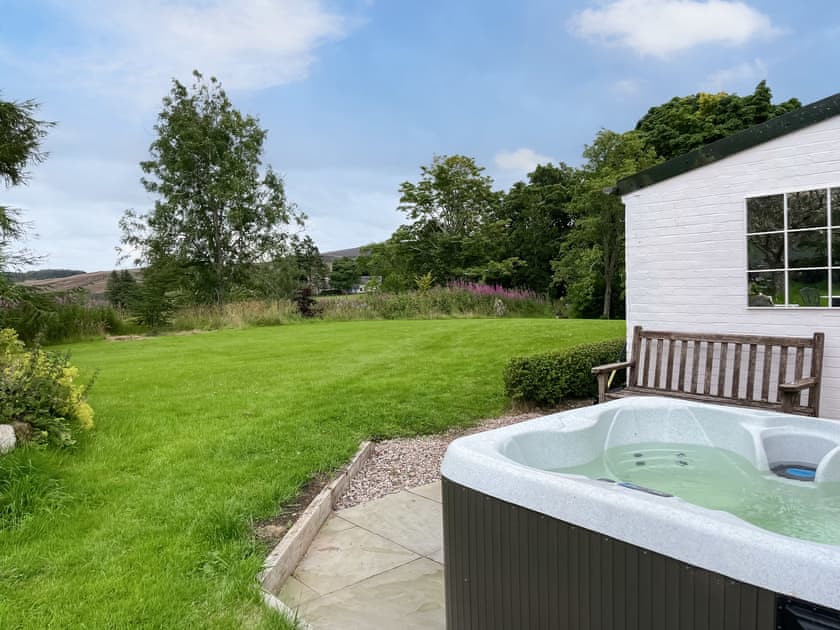 Hot tub | Crioch at Newlands, Glenisla, near Blairgowrie