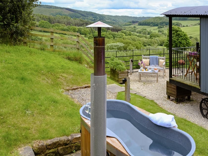 Hot tub | The Dreamer’s Hut, Hawnby