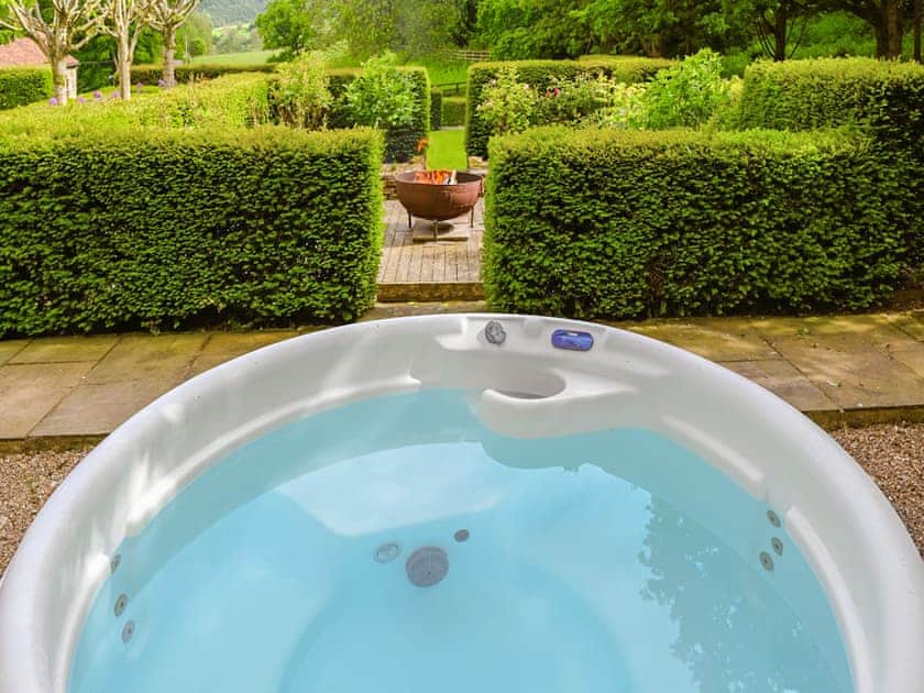 Luxurious hot tub within well-maintained garden | Todd’s Pasture, Hawnby, near Helmsley