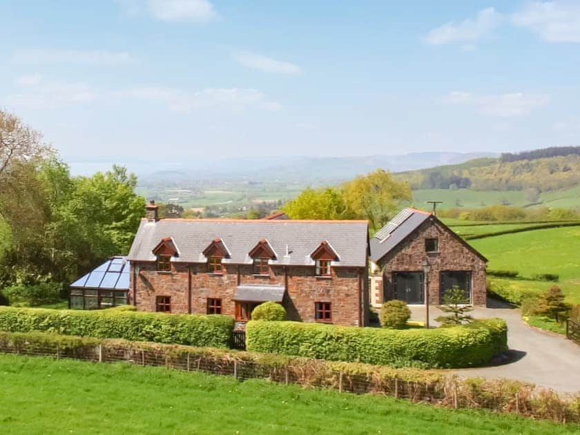 Lovely holiday home set in an outstanding rural landscape | Green Lane Cottage, Aberhafesp, near Newtown