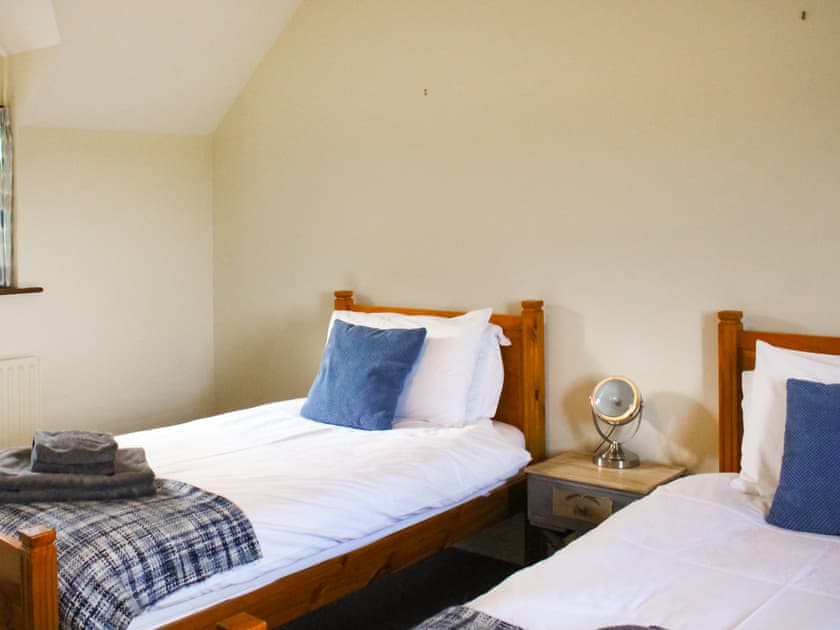 Good-sized twin bedroom | Green Lane Cottage, Aberhafesp, near Newtown