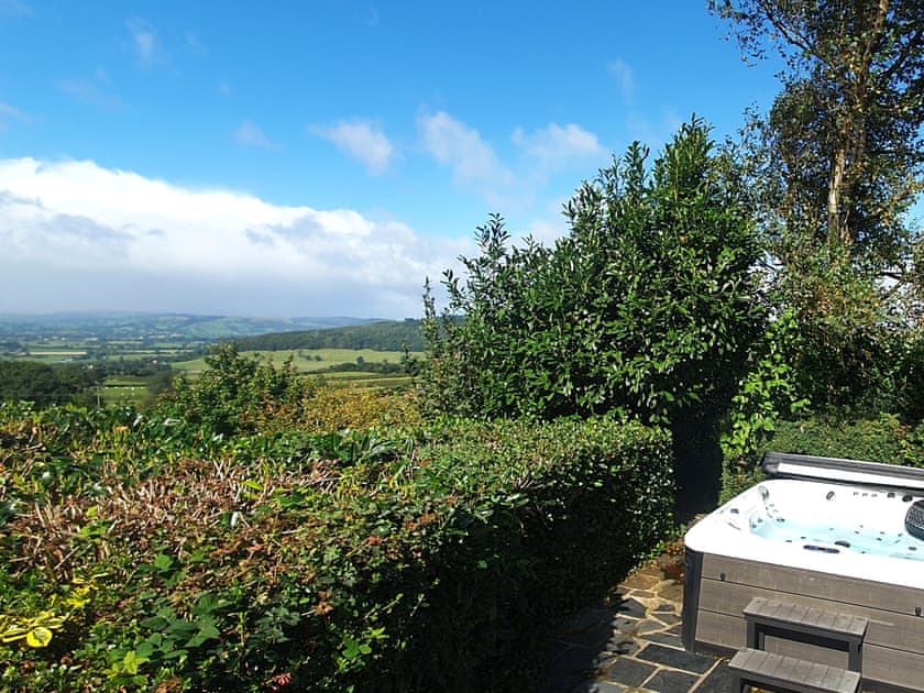 Hot tub | Green Lane Cottage, Aberhafesp, near Newtown