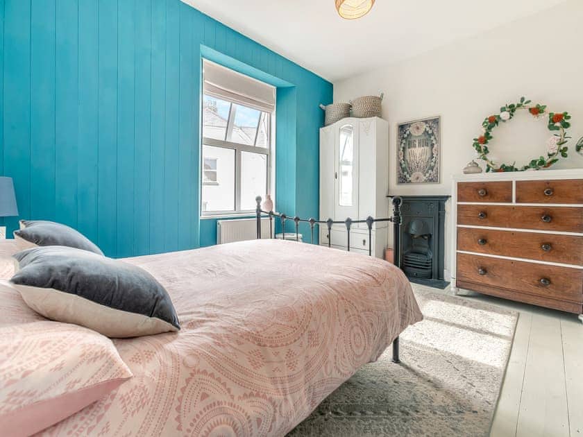 Double bedroom | Lanner Moon, Lanner