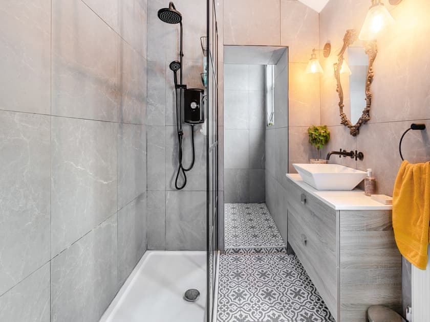 Bathroom | Lanner Moon, Lanner
