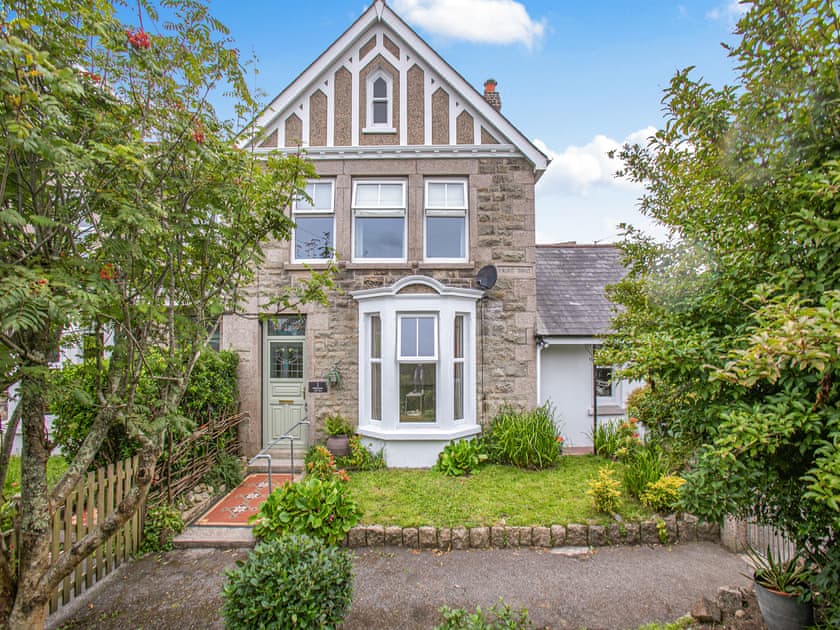 Exterior | Lanner Moon, Lanner