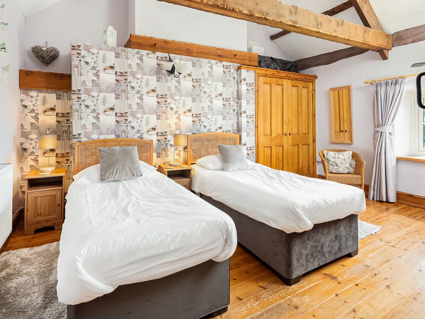 Twin bedroom | Hawton - Tanylan Farm Cottages, Kidwelly