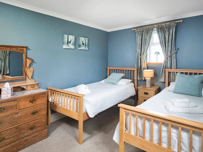 Twin bedroom | Hawton - Tanylan Farm Cottages, Kidwelly