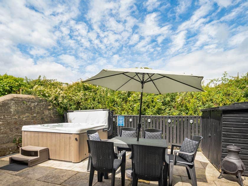 Hot tub | Hawton - Tanylan Farm Cottages, Kidwelly