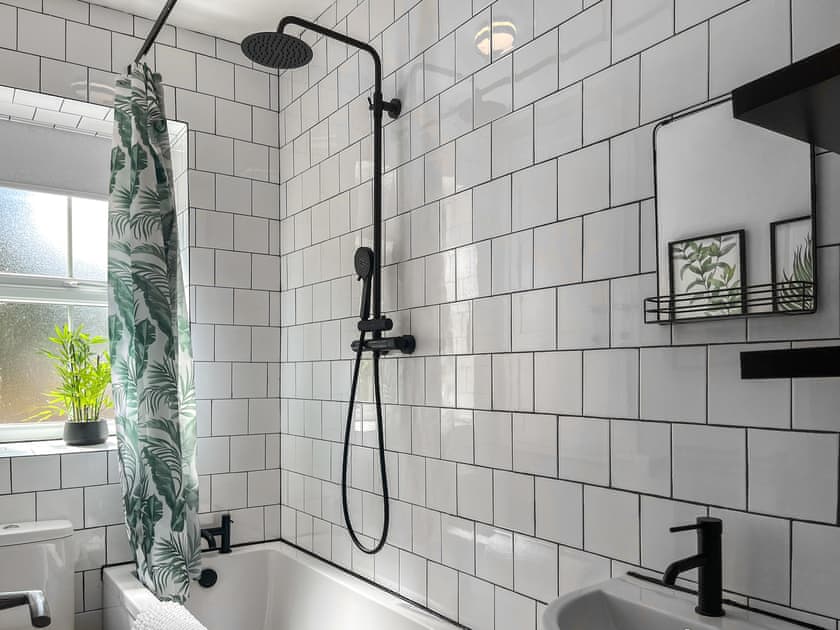Bathroom | Alders Cottage, Tansley