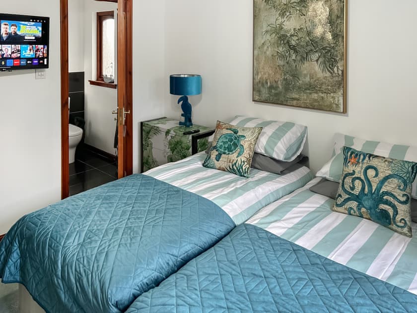 Twin bedroom | Willow Lodge, Macduff, near Banff