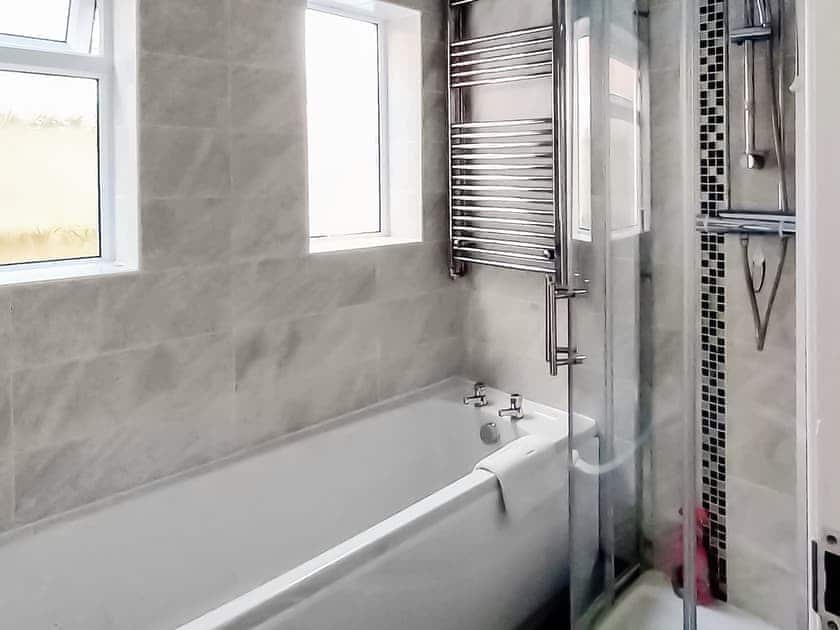 Bathroom with separate shower | Silver Way, Highcliffe, near Christchurch