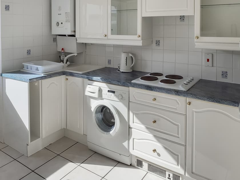 Well-equipped fitted kitchen | Silver Way, Highcliffe, near Christchurch
