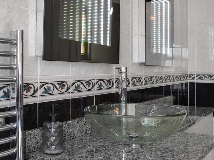 Bathroom | Valentine Retreat, Evesham