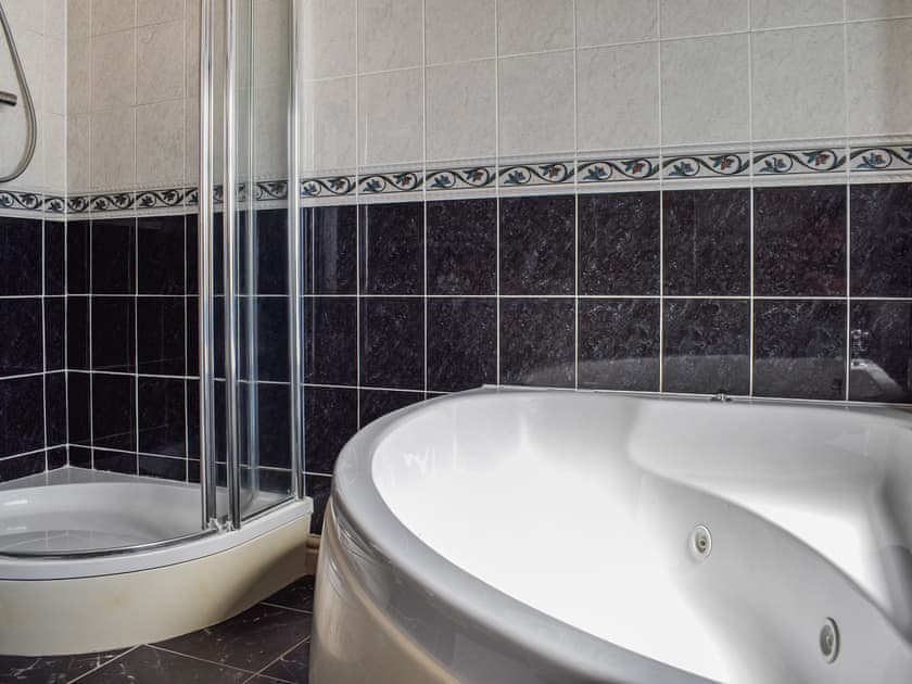 Bathroom | Valentine Retreat, Evesham
