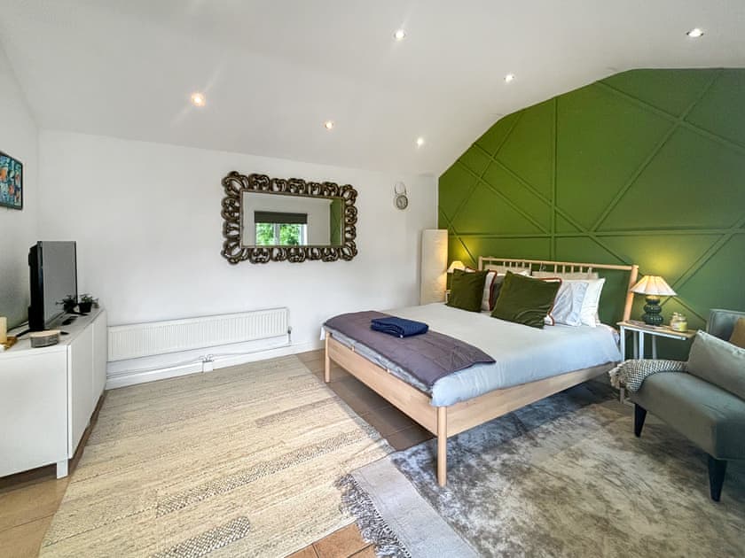 Double bedroom | The Cottage - Five Gables, Merstham