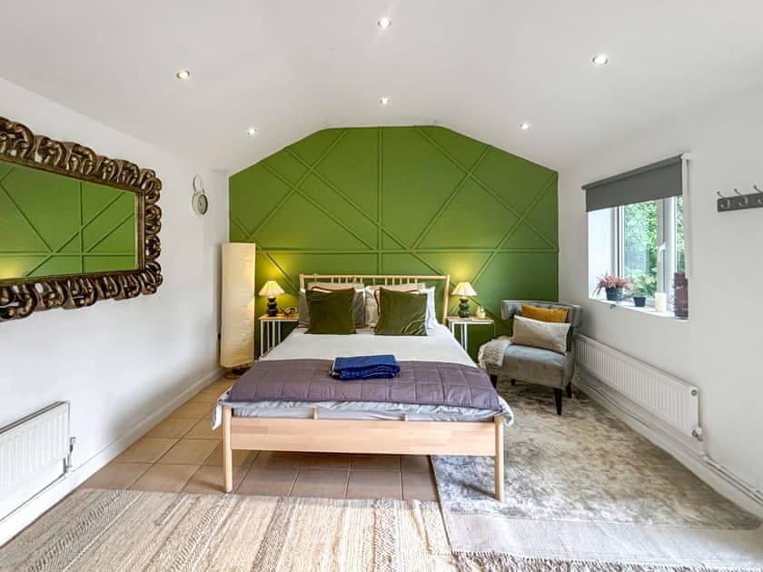 Double bedroom | The Cottage - Five Gables, Merstham