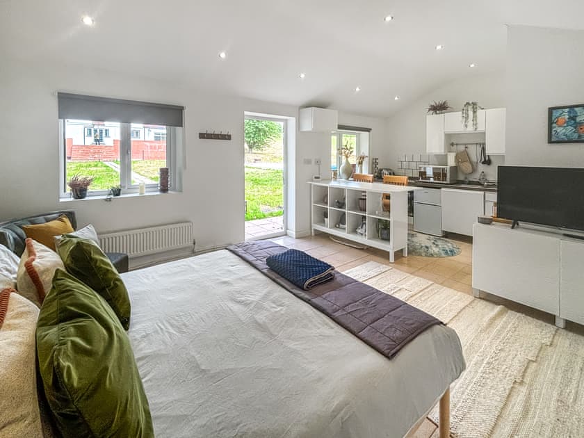 Open plan living space | The Cottage - Five Gables, Merstham