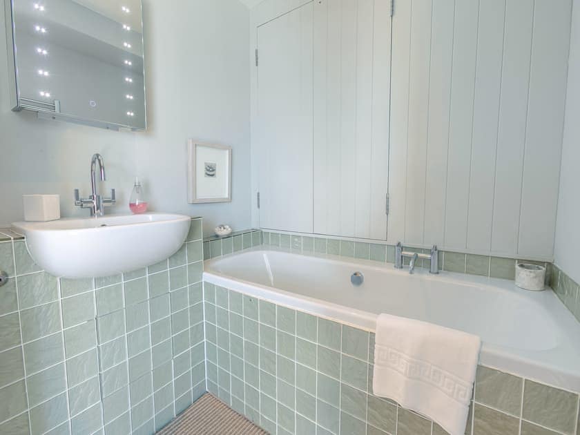 Bathroom | Dolphins Reach, St. Mawes