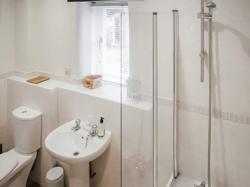 Bathroom | Abbotsea - Greenwood Grange Cottages, Higher Bockhampton, near Dorchester