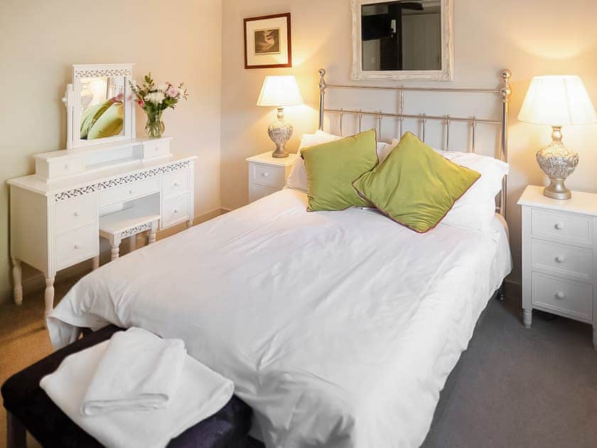 Double bedroom | Coomb Barton - Greenwood Grange Cottages, Higher Bockhampton, near Dorchester