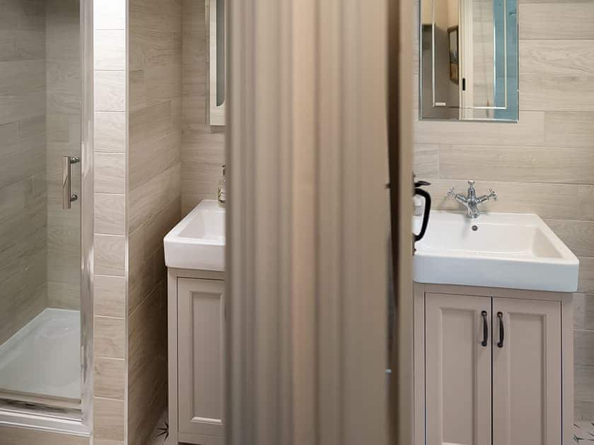 Bathroom | Coomb Barton - Greenwood Grange Cottages, Higher Bockhampton, near Dorchester